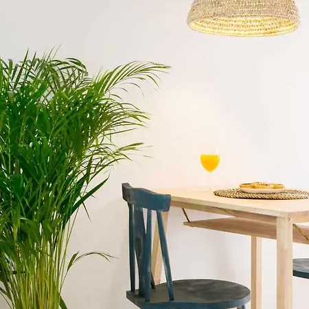 Estudio Com Terraco Junto Ao Lx Factory Lisbona