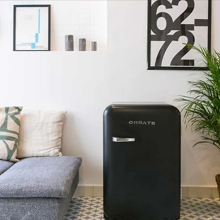 Estudio Com Terraco Junto Ao Lx Factory * Lisbona