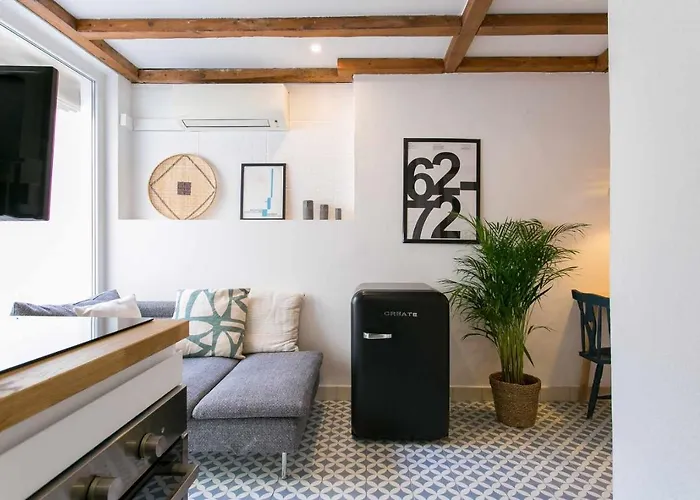 Estudio Com Terraco Junto Ao Lx Factory * Лиссабон